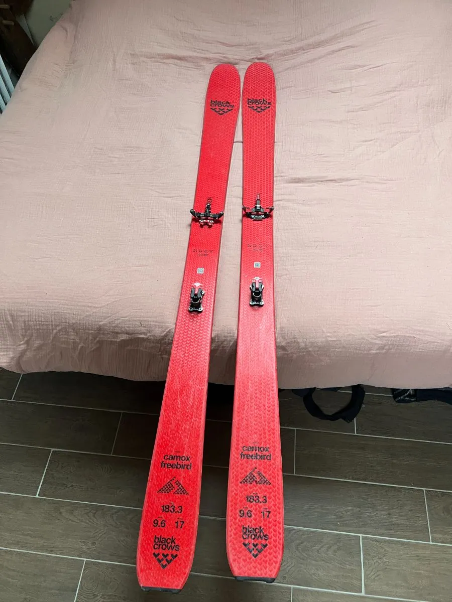 BLACK CROWS Camox Freebird